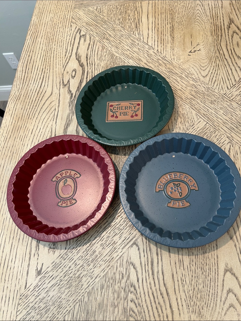 Vintage style Decorative Pie Dishes Set - Red, Green, Blue